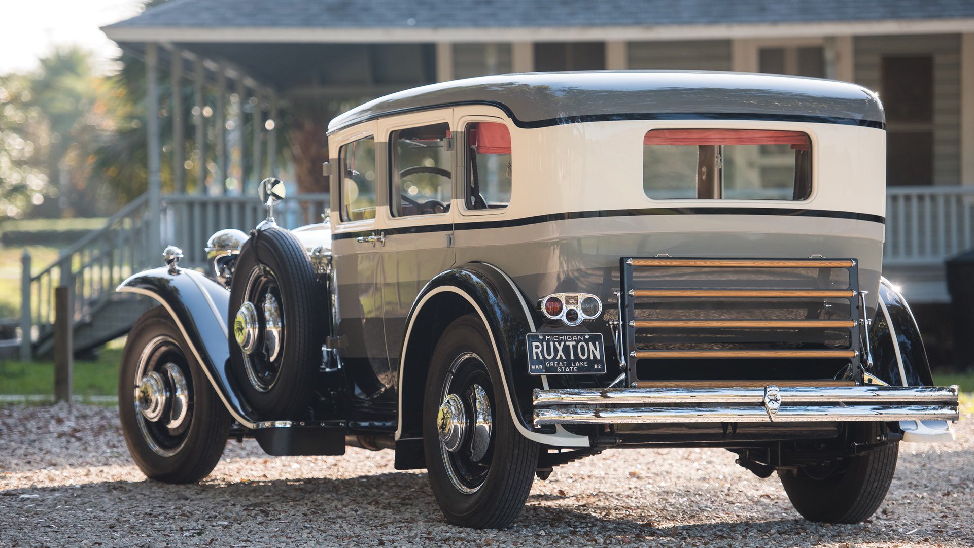 拜仁围抢机制高效,抢断后直打要害,拜仁的打法