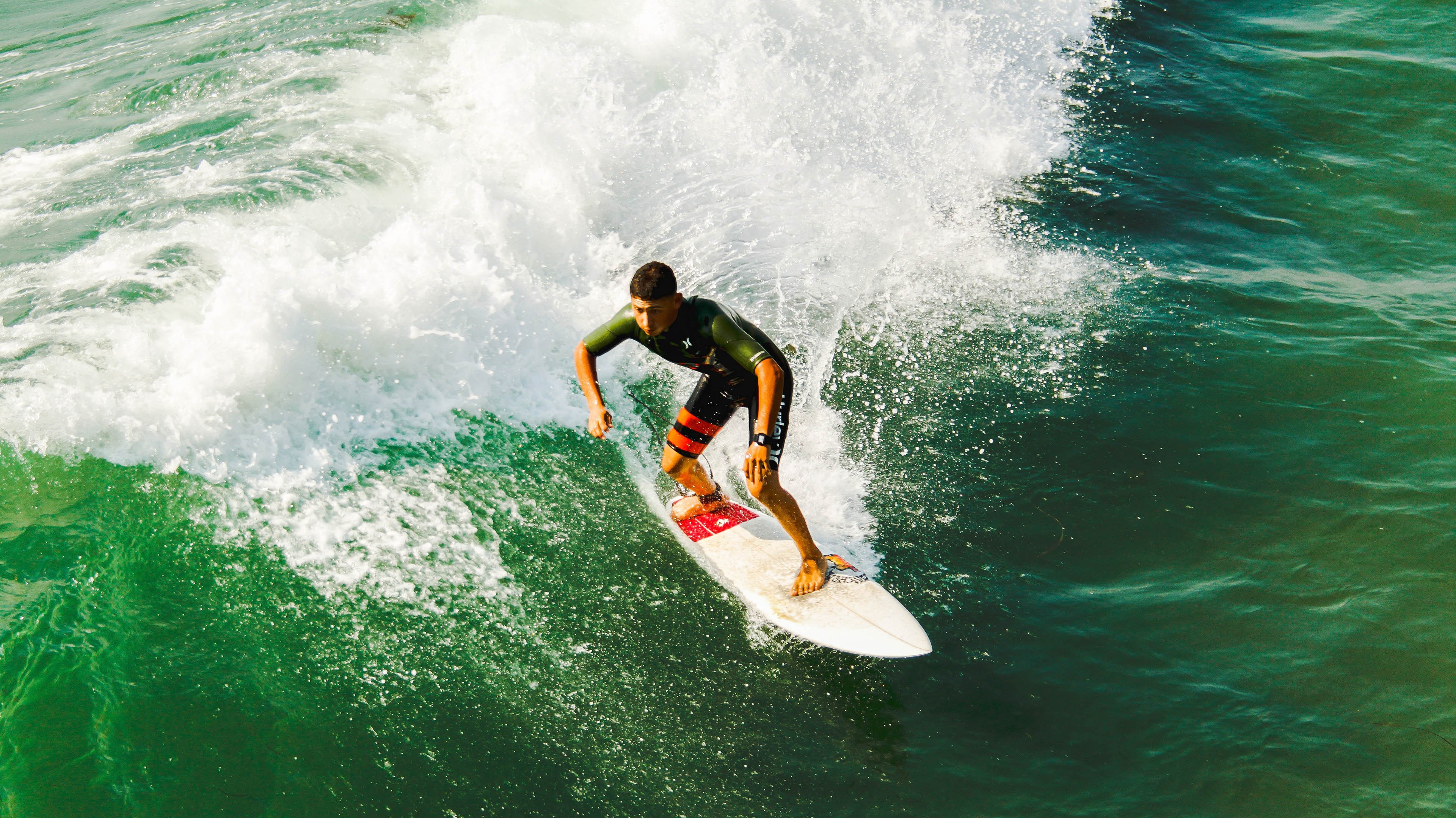 开云官方网页登录-巴萨主场3-1战胜埃尔切，拉什福德状态火爆进球不断，巴萨2-3